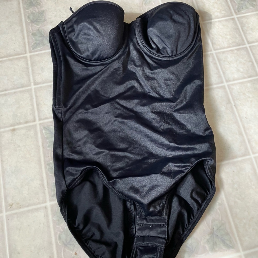 Victoria's Secret Underwire Strapless Black Satin Push Up Shaper 36‎ B